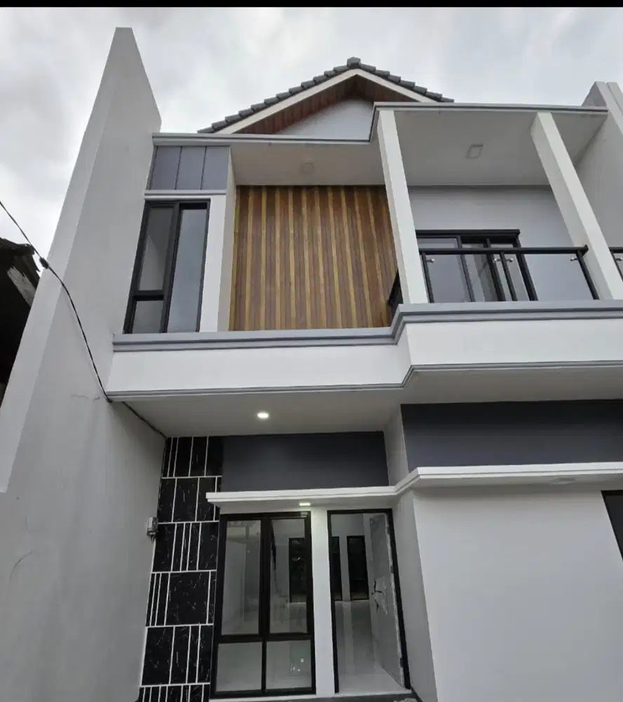 Dijual  Cepat Rumah 2 Lantai Lokasi Strategis di Jatibening Bekasi