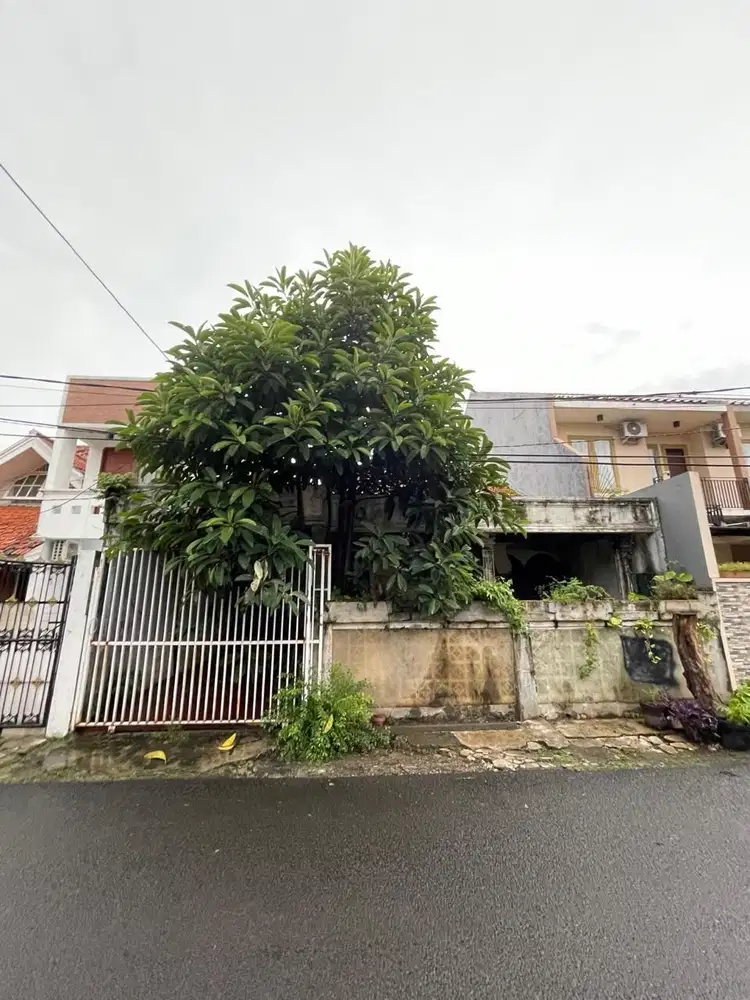 Dijual Rumah Tua Hitung tanah Merpati Jakarta Selatan
