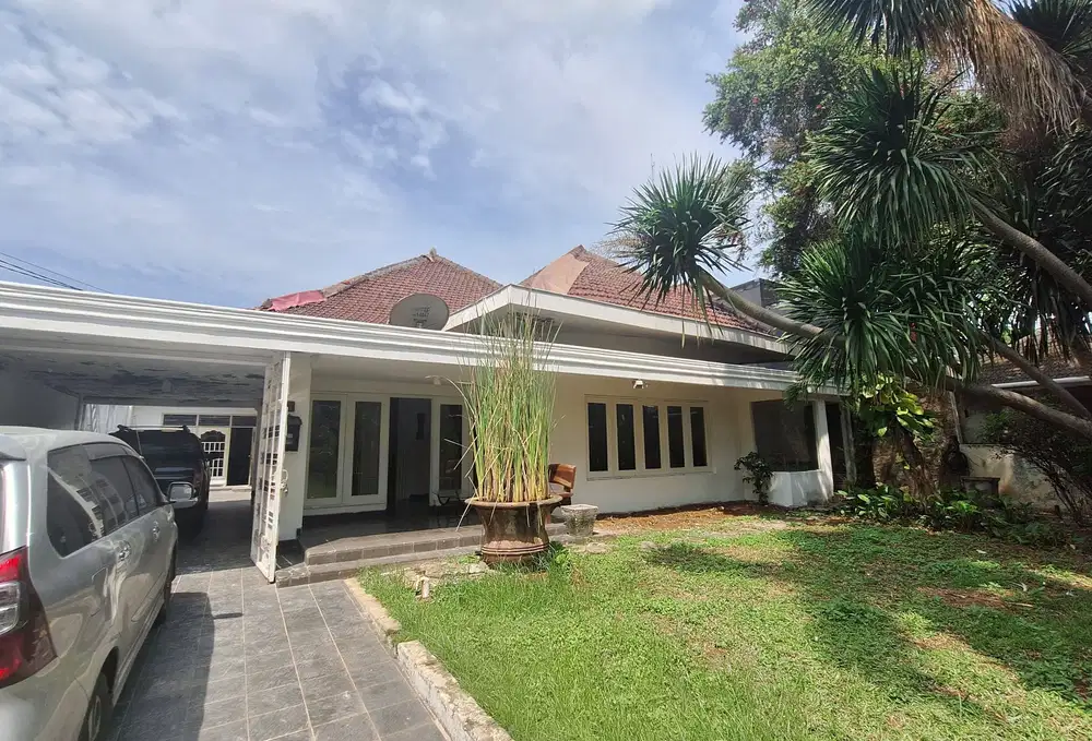 DIJUAL DAN SEWA RUMAH MEWAH ANTIK HALAMAN LUAS DI MENTENG