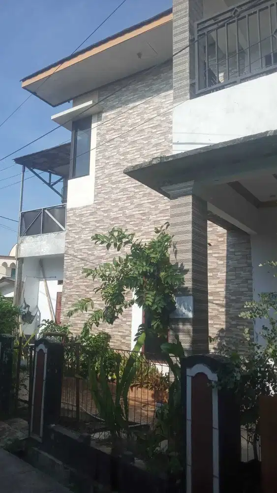 Rumah Besar Tanah Luas 133m Dijual Murah dekat Stasiun Depok