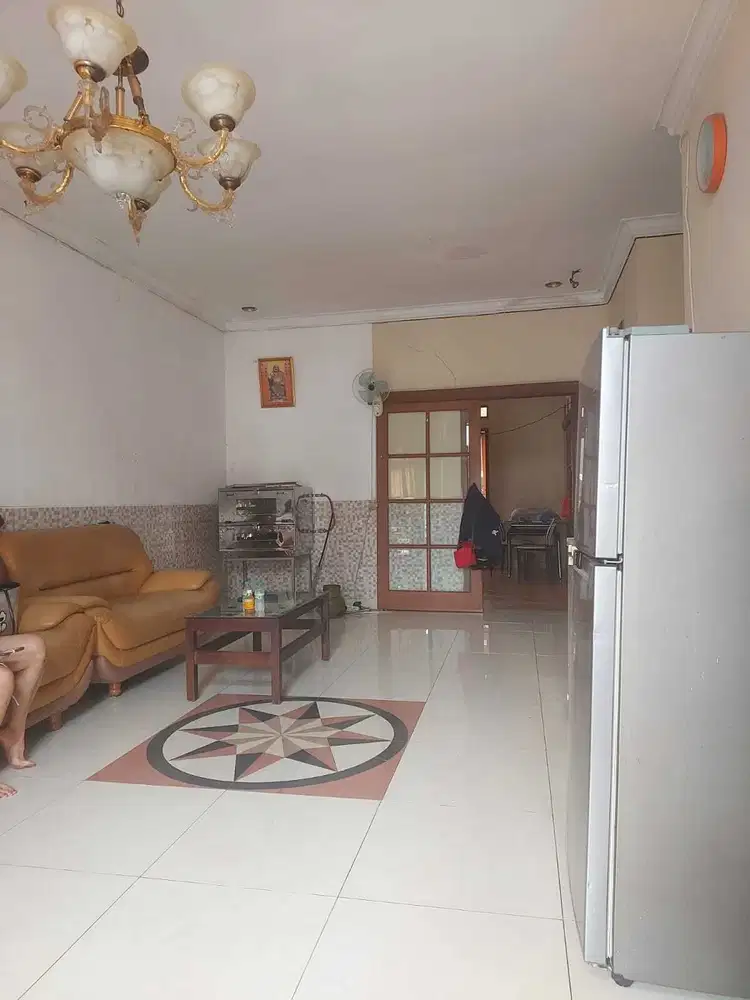 Akses 2 Mobil! Dijual Rumah Luas dan Adem di Cluster Taman Sari