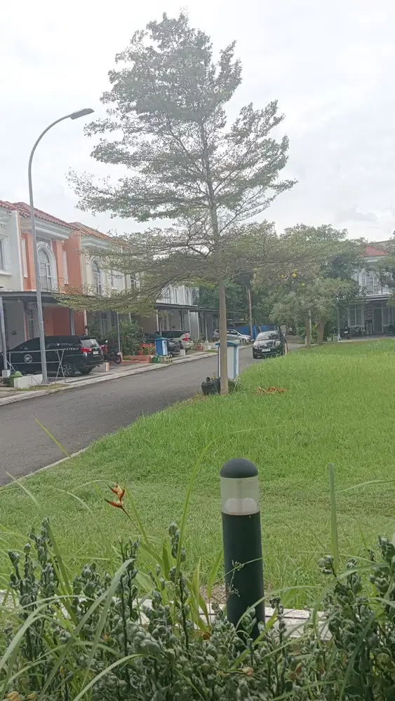 SEWA RUMAH LA SEINE JAKARTA TIMUR