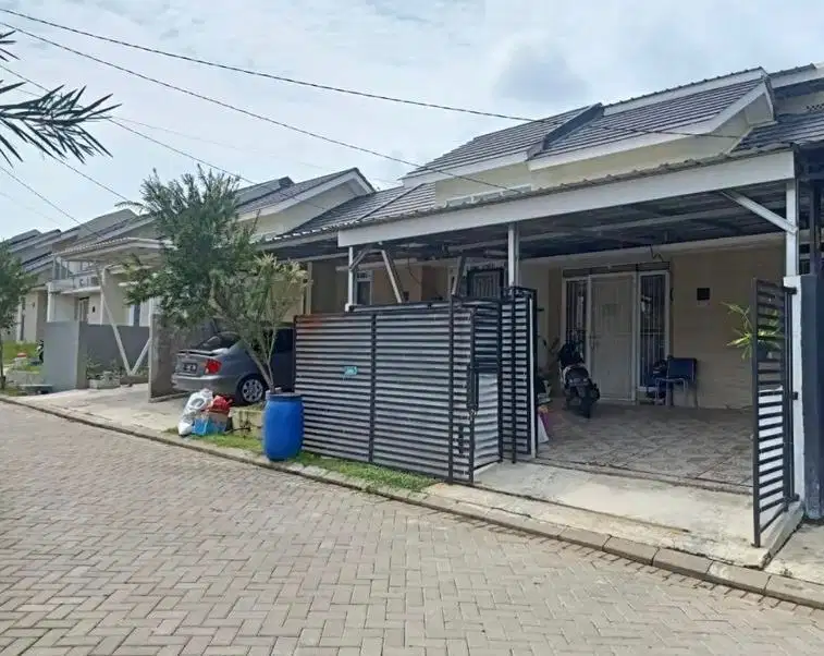 Dijual rumah terawat lokasi di perumahan Citra Indah City bukit salvia