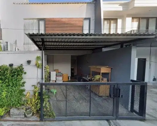 Rumah Minimalis Terawat di Pakuwon City, Lingkungan Nyaman, Dekat ITS