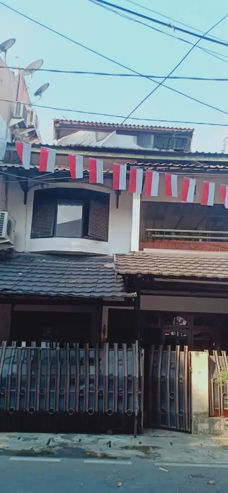 DIJUAL RUMAH 4 LANTAI KAWASAN DANAU DIBAWAH BENDUNGAN HILIR