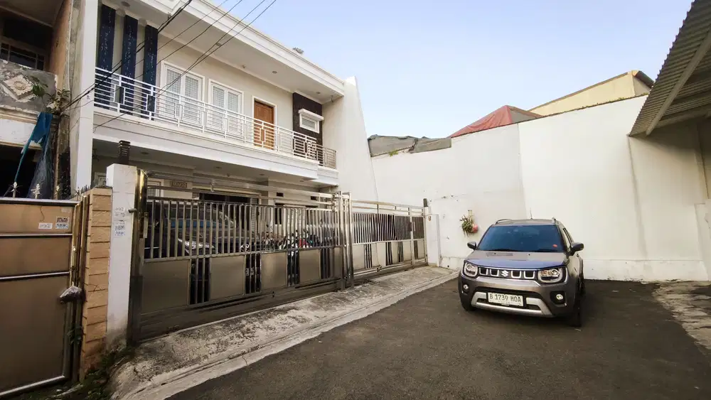 RUMAH TAMAN RATU 2.5 LANTAI SEMI FURNISH KULDESAK SIAP DIHUNI