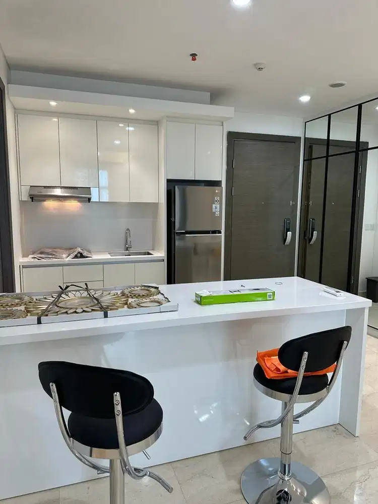 FOR RENT LUXURIOUSLY FURNISHED 2 BR APARTMENT AERIUM, JAKARTA BARAT