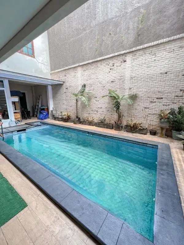 Rumah Jl Karmel III ada S. Pool