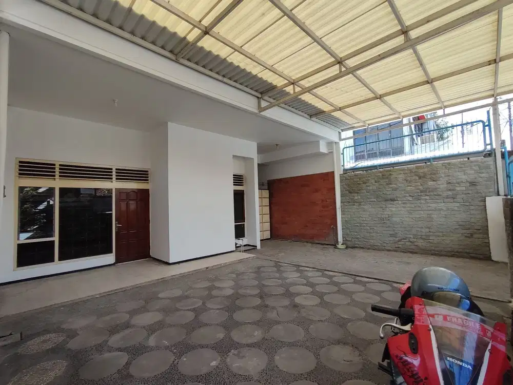 RUMAH AREA MANYAR BAGUS SIAP HUNI DEKAT PUSAT KOTA