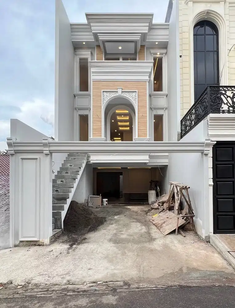 DIJUAL RUMAH MODERN CLASSIC PREMIUM  ON PROGRESS FINISHING JAGAKARSA