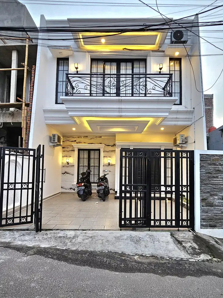 Dijual  Rumah Mewah Modern Klasik di jagarsa Jaksel