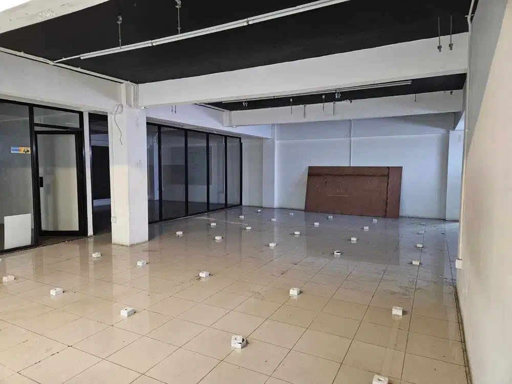 DISEWAKAN GEDUNG KECIL LANTAI 1 DAN 2 JALAN PANJANG JAKARTA BARAT