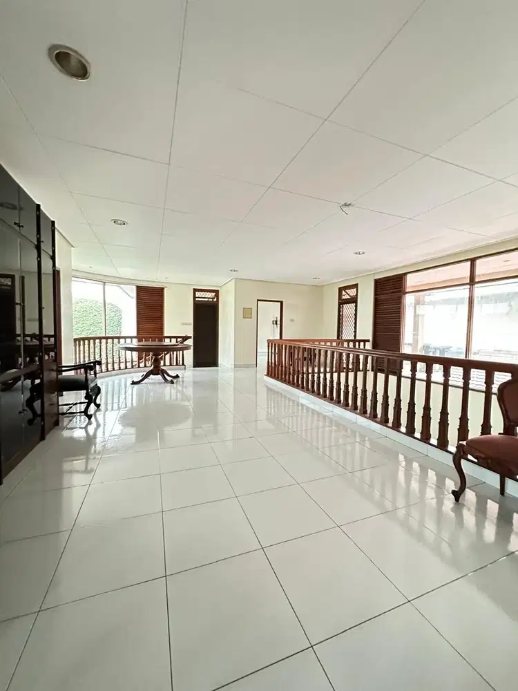 Disewakan Rumah Mewah di Kawasan Bukit Gading Villa, Kelapa Gading