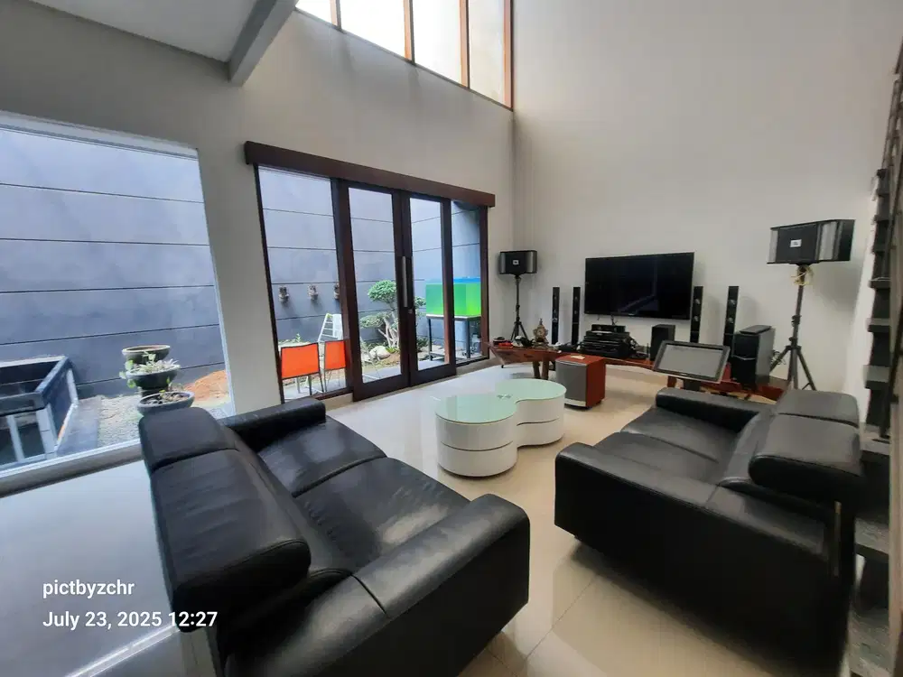 Rumah Mewah Full Furnished di Batununggal