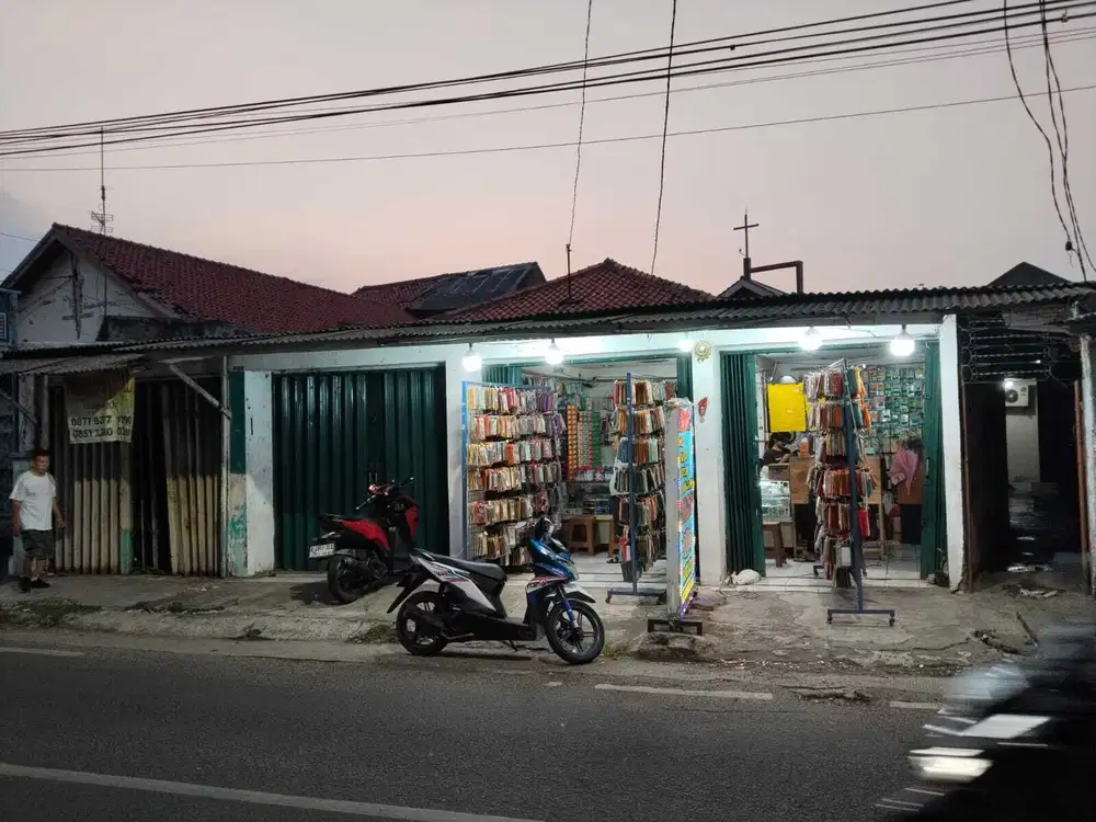 Dijual lahan dipinggir Jl. Sasmita, Tng, ada 4 kios & 10 pintu kost'an