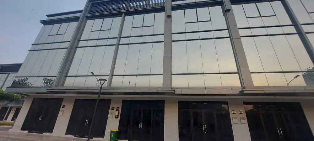 Disewakan Ruko Osaka pik2 High Ceiling  Boulevard 3 lantai uk 4.5x15