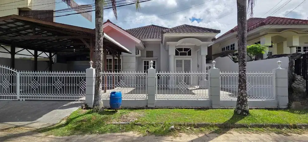 rumah cantik minimalis dgn tanah luas di bdi.