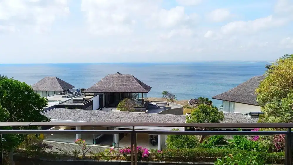 VILLA MEWAH TEPI TEBING PANTAI BALANGAN