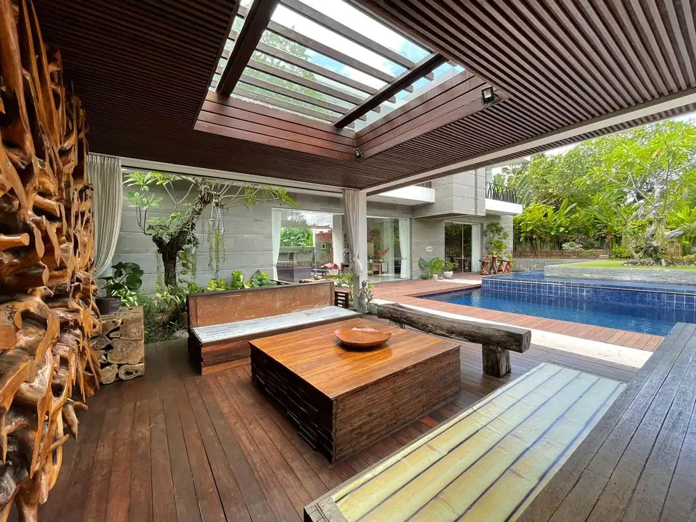 DIJUAL VILLA MODERN DEKAT PANTAI SEMINYAK