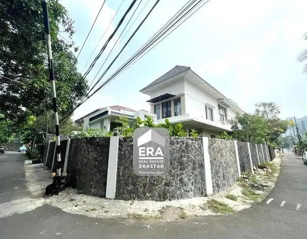 Rumah mewah luas harga murah di kawasan elit Ampera Jaksel