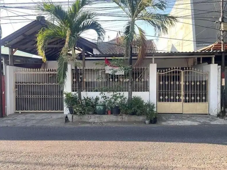 Rumah Manyar Terawat Siap Huni Strategis Row Jalan Kembar