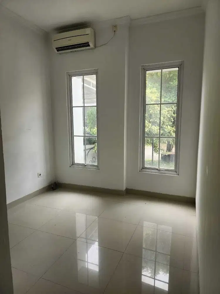 Disewakan: Rumah Alicante Paramount Gading Serpong.