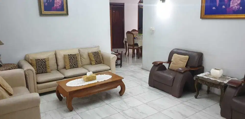 Dijual rumah 2 lantai di Taman Lagura Indah, Cempaka Putih Timur