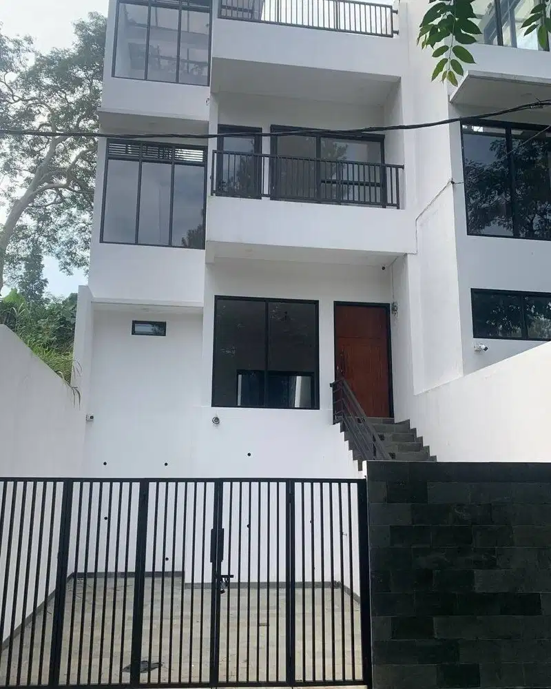 Hanya 1 KM Dari SwissBell Hotel Dago! Rumah dijual Rasa Villa di Cigadung