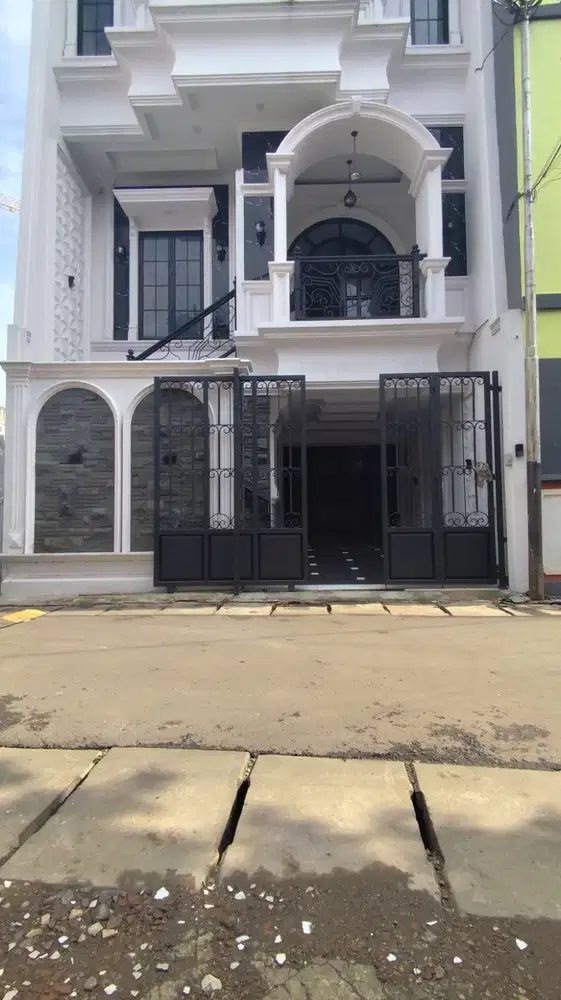 Rumah 3lt classic Modern luxury Mewah di Ragunan Jakarta Selatan