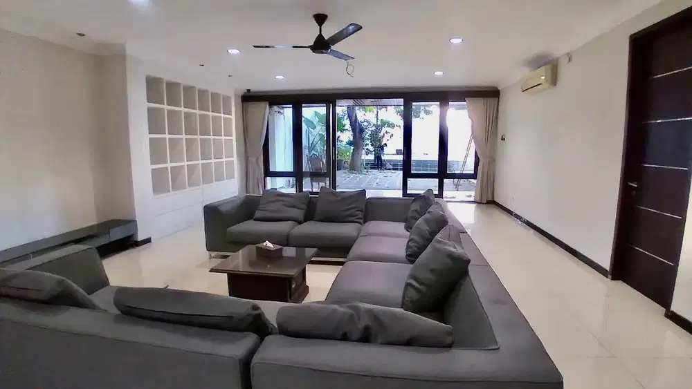 Rumah Eksklusif Tengah Kota Surabaya, Jl. Cimanuk – Lokasi Langka!