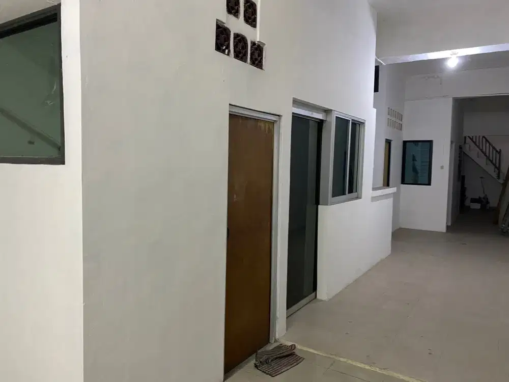 Disewakan Ruko Siap Pakai di Letjend Suprapto Raya (mainroad), JakPus