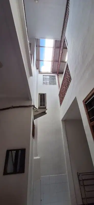 jual rumah siap huni Kutisari murah 2 lantai