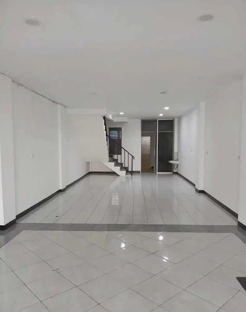 Ruko 3 Lantai Kosambi Baru Jakarta Barat Sudah ada Ruang Office