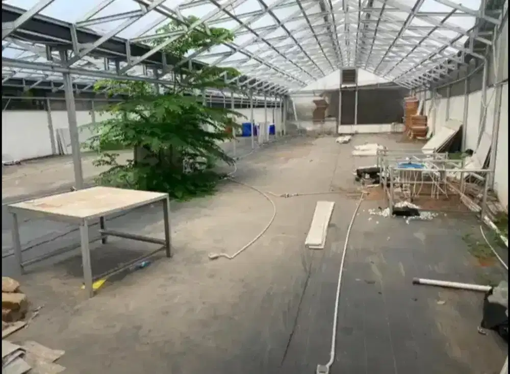 Dijual tanah + bangunan  workshop LT520 utk gudang lapangan padel di rawalumbu bebas banjir