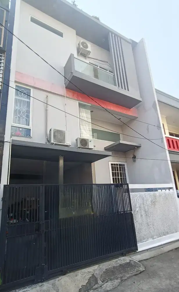 Rumah minimalis 4 lantai dijual  lokasi tenang dan nyaman Sunter
