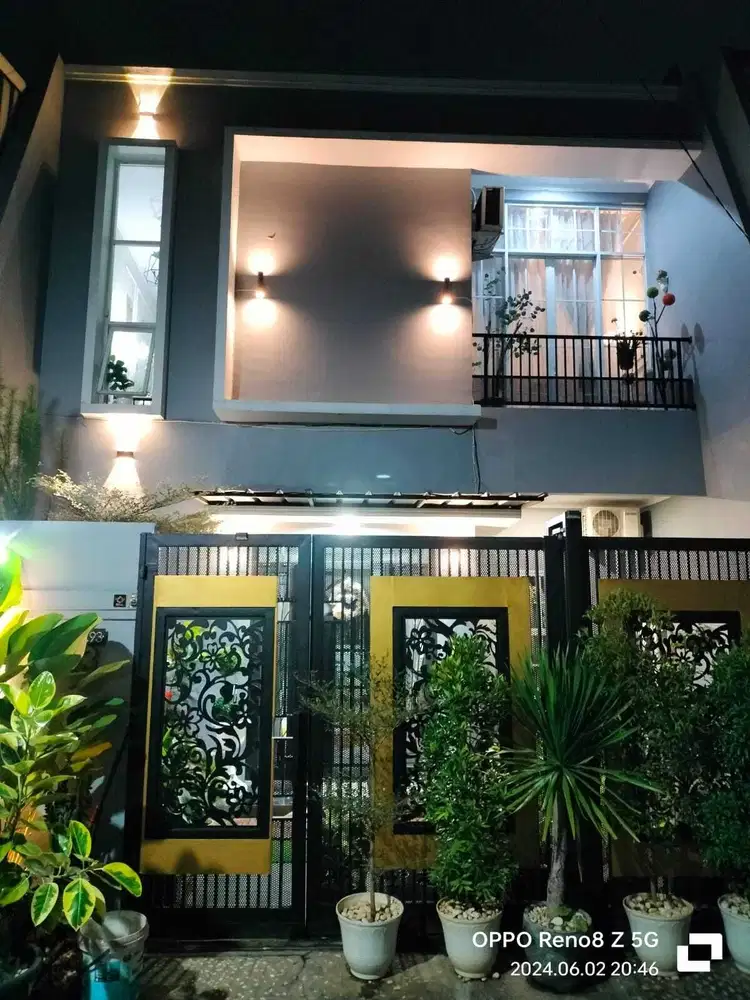 Dijual Rumah Cantik 2 Lantai SHM Semi Furnish di Kodau Jatimakmur