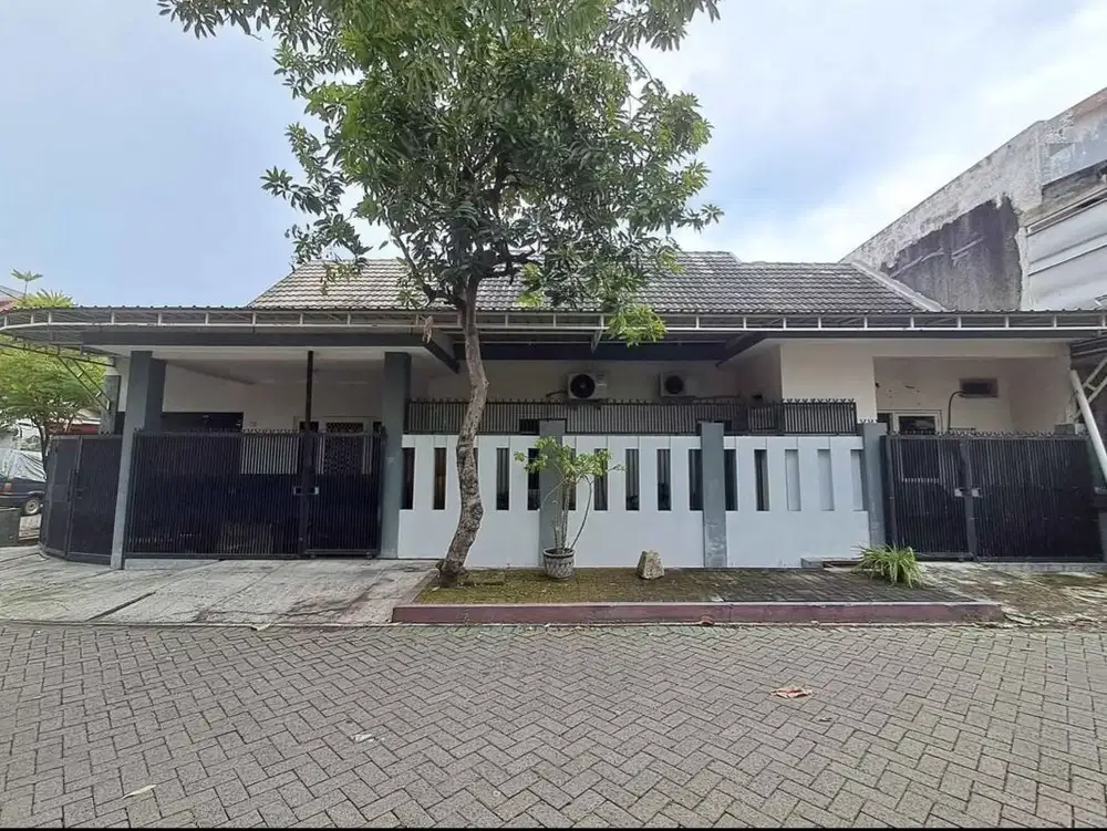 Ruman hook di Pondok Rosan Wiyung , dekat babatan royal residence
