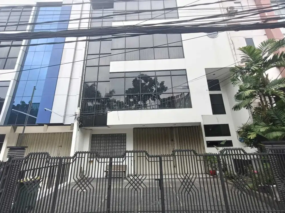 Gedung kantor 4 lantai  disewakan lokasi strategis usaha Cideng