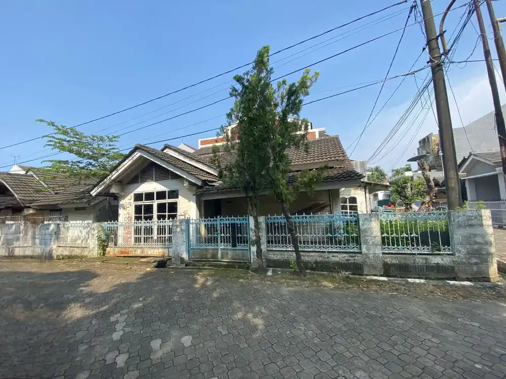 Jual Rumah Tua Hitung Tanah di Bumi Satria Kencana