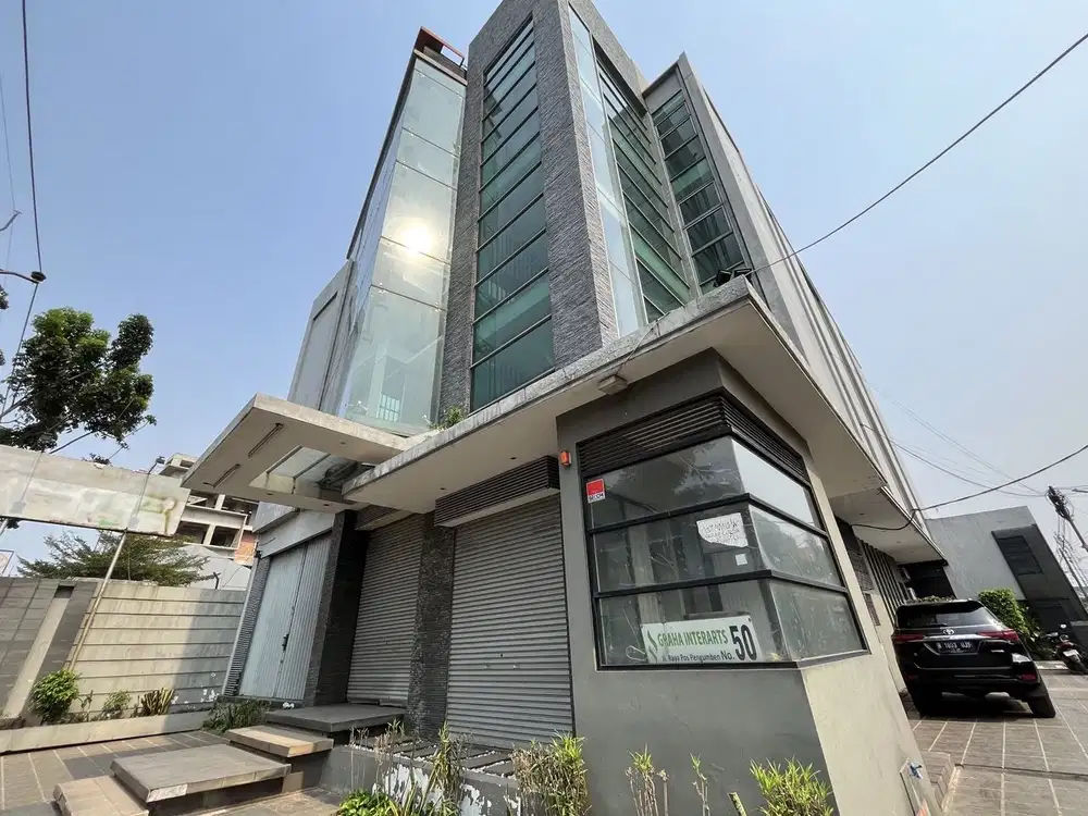 Dijual Gedung Kantor Komersial Pinggir Jalan Raya di Pos Pengumben