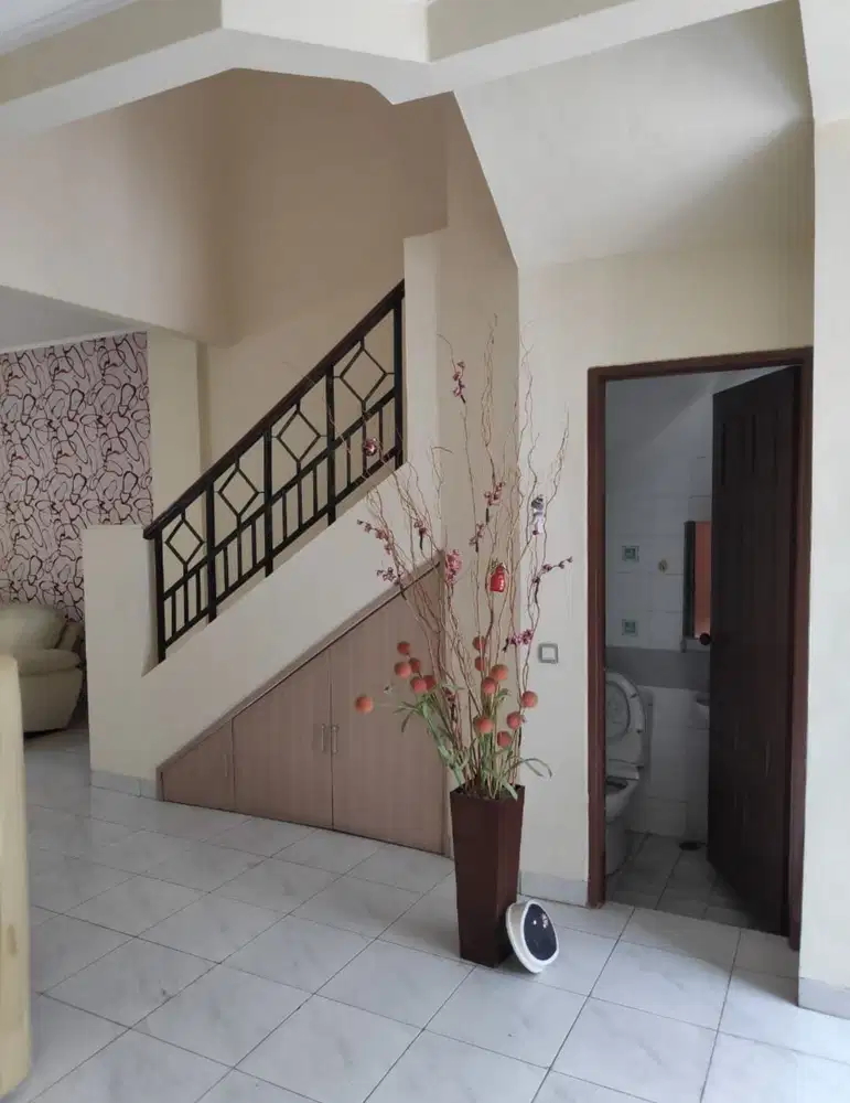 TAMAN SURYA Rumah 2 Lantai Bagus Unfurnished SHM