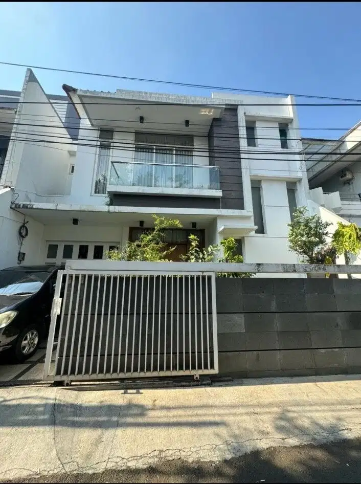 Jual Cepat Rumah Mewah 2 1/4 lantai, SHM 180 m2, Tomang, Jakarta Barat