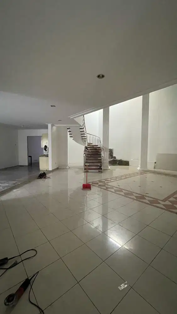 Disewakan Rumah Pluit Timur hoek baru bagus siap huni