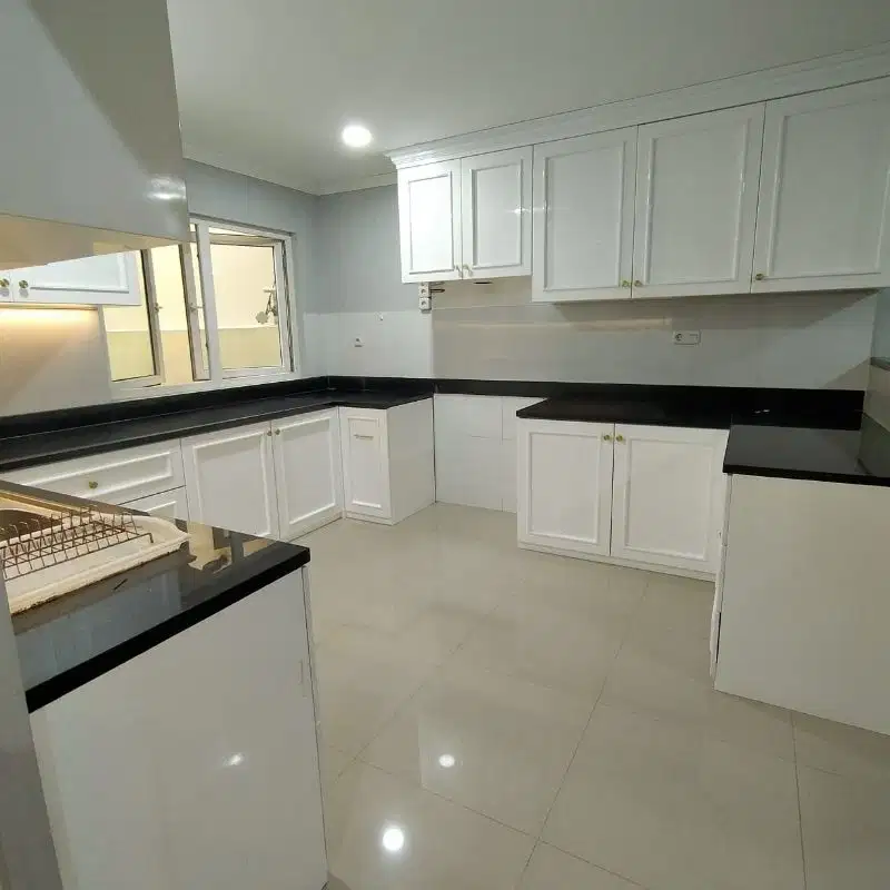 Rumah di Mediterania Boulevard Rapi dan Siap Huni