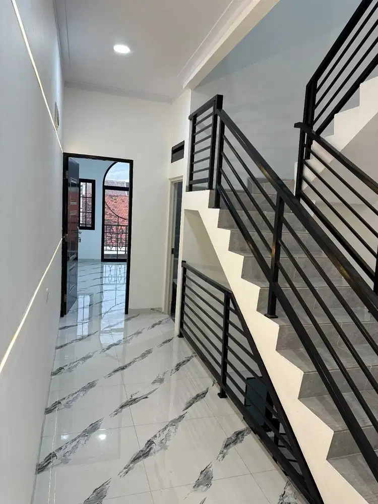 Rumah Baru Tanjung Duren Bebas Banjir Row Jalan 2 mobil lega