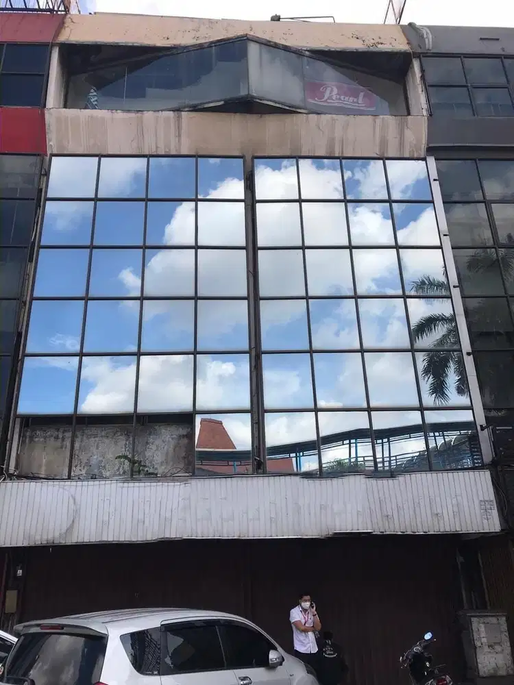 RUKO HADAP JALAN UTAMA DUTA MERLIN JAKPUS