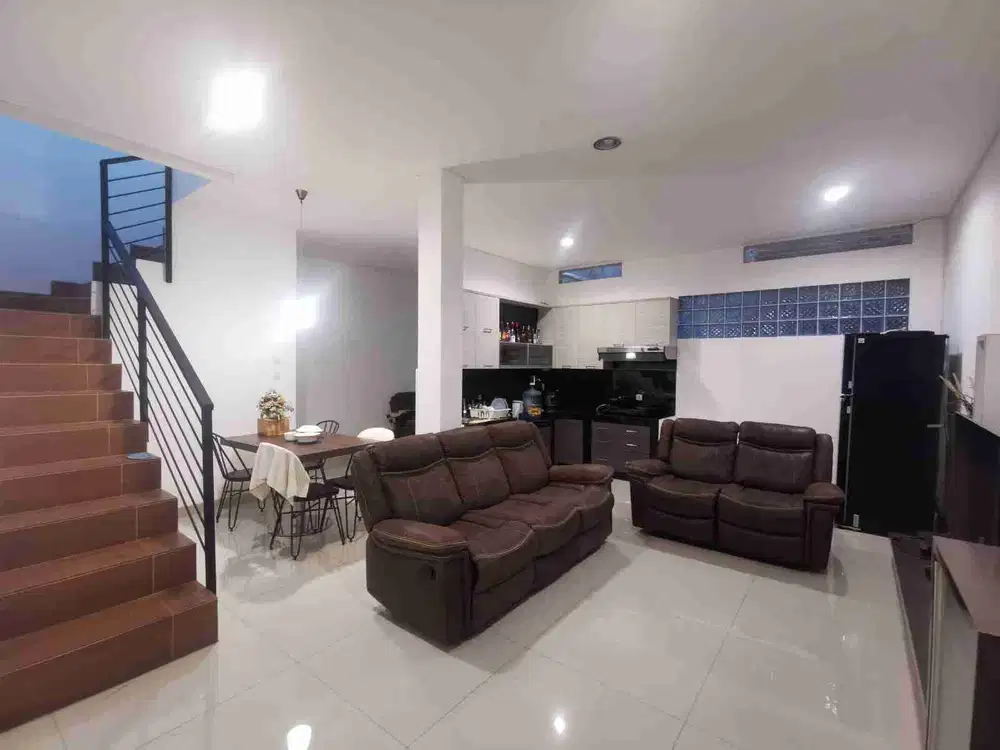 Rumah Full Renovasi di Taman Kopo Indah 2, SHM Timur