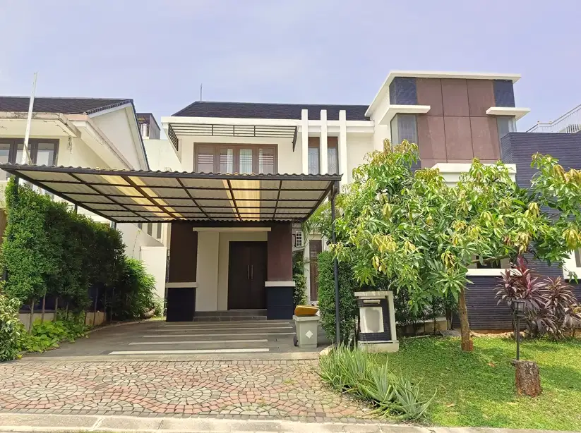 Disewakan Rumah 2 lantai dengan Swimpool di The Green BSD