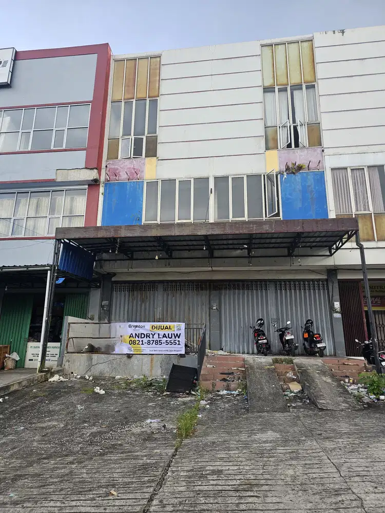 Ruko 2 unit cocok untuk kantor dan usaha dengan parkiran luas