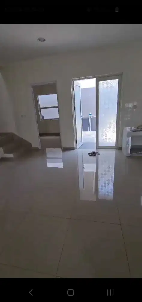 Rumah 2 lantai di Sari Suvarna Sutera murah banget nih sudah SHM lagi